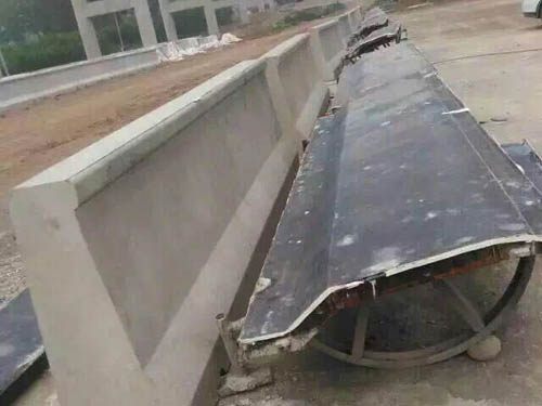 高速公路防撞墙半岛(中国).jpg